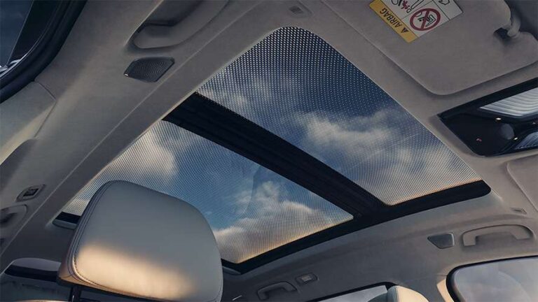 SKY LOUNGE PANORAMIC GLASS SUNROOF.